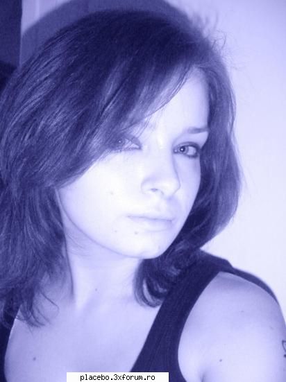 hallo now it's my turn right?.. okey.. so.. my name is andreea.. :hi: i'm almost 19.. (i'm gonna be